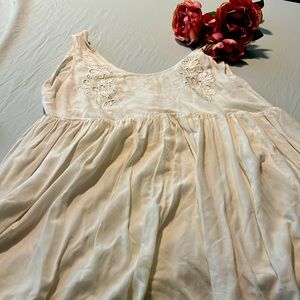 Beautiful ivory short dress size small, absolutely gorgeous worn only twice 🥰